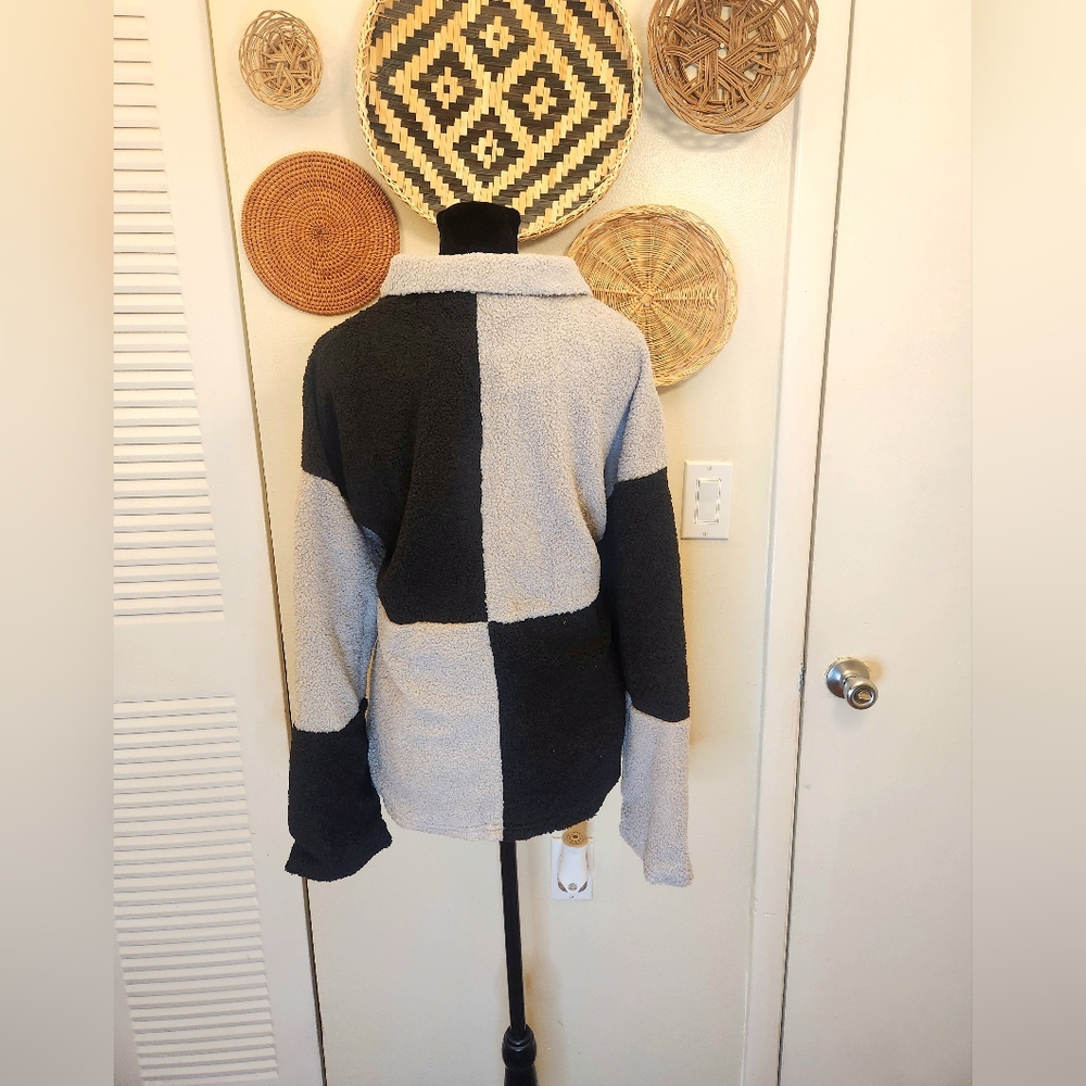 Black And Gray Colorblock Sherpa Jacket - Picture 7 of 7
